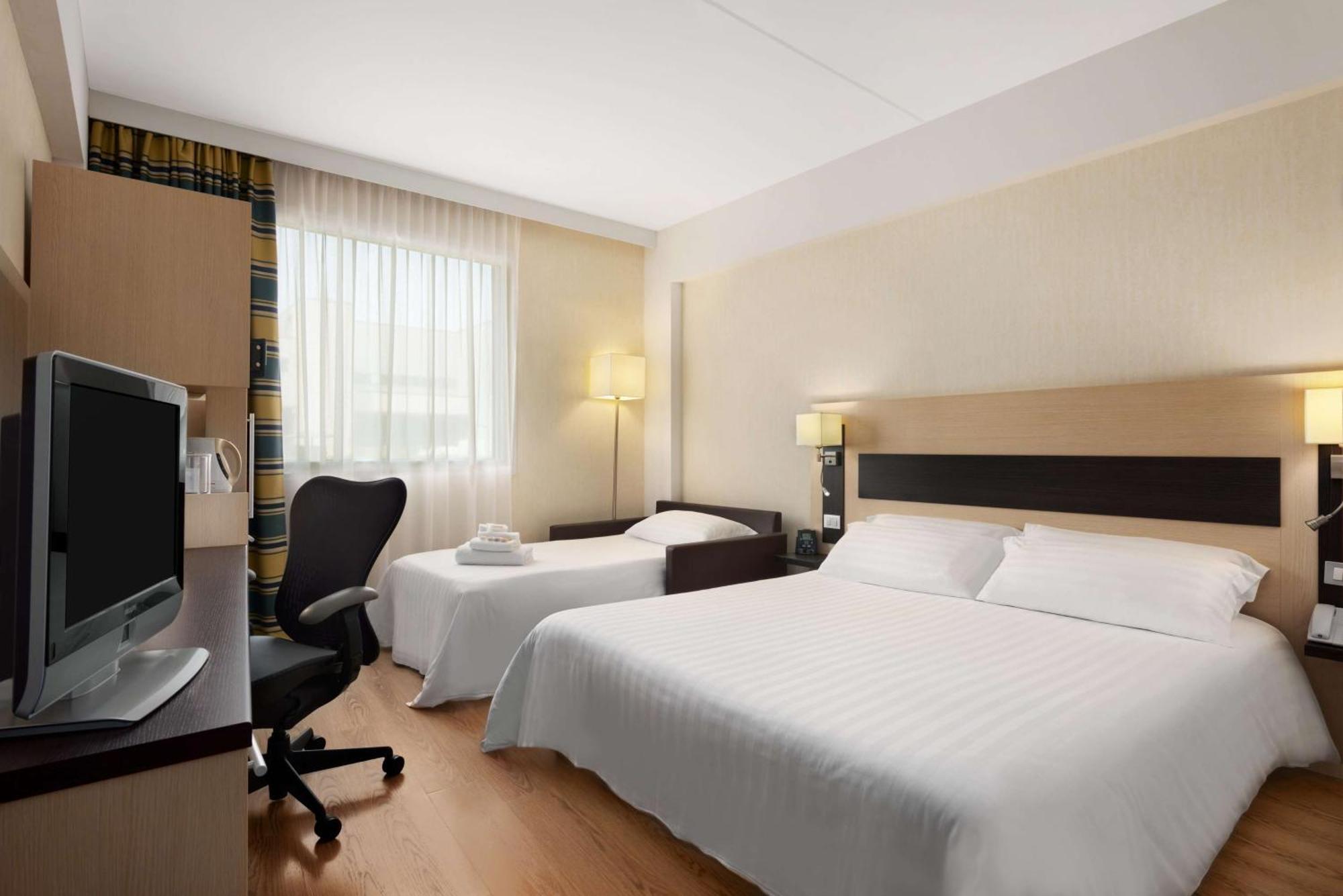 Hilton Garden Inn Rome Airport Фиумичино Екстериор снимка