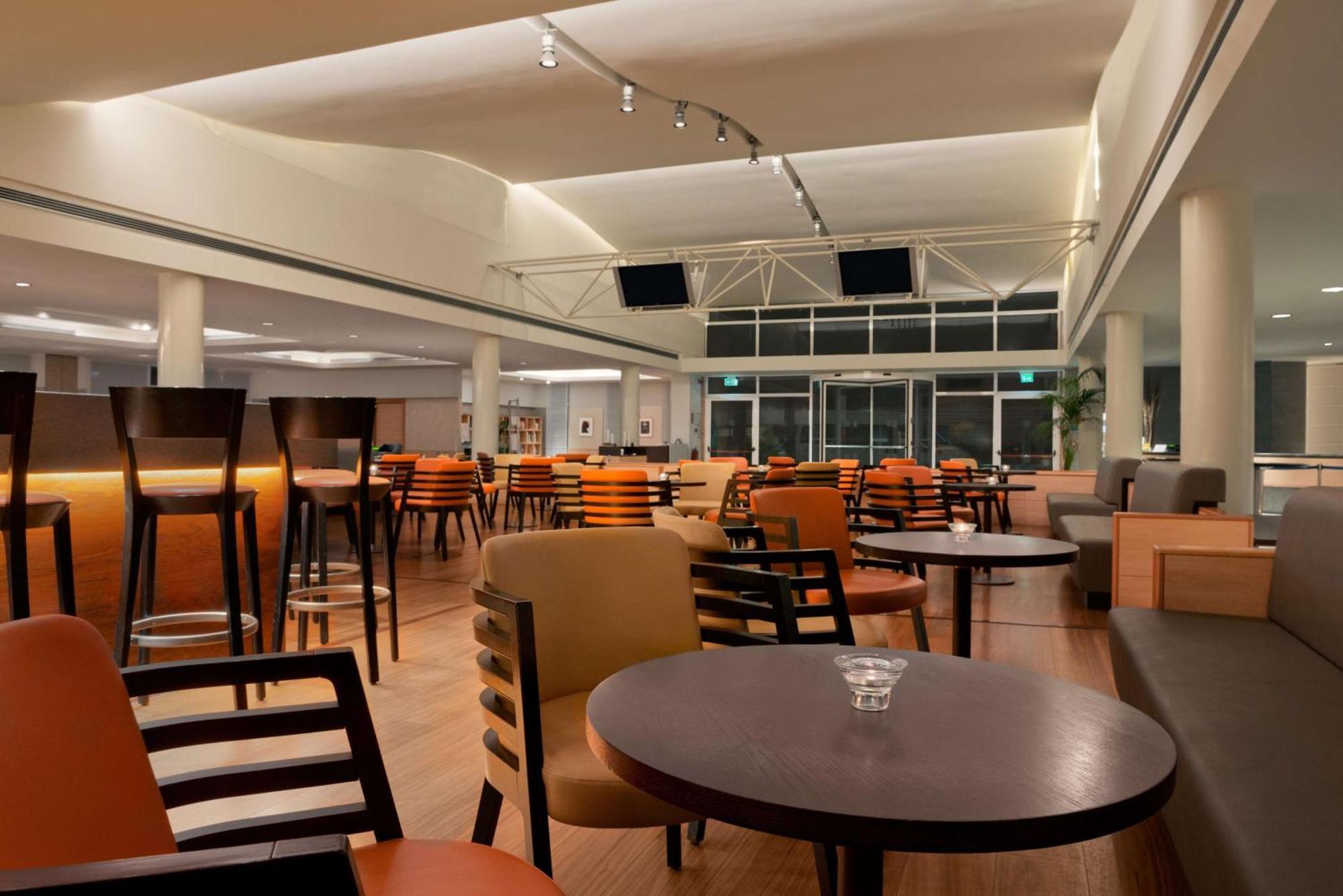 Hilton Garden Inn Rome Airport Фиумичино Екстериор снимка