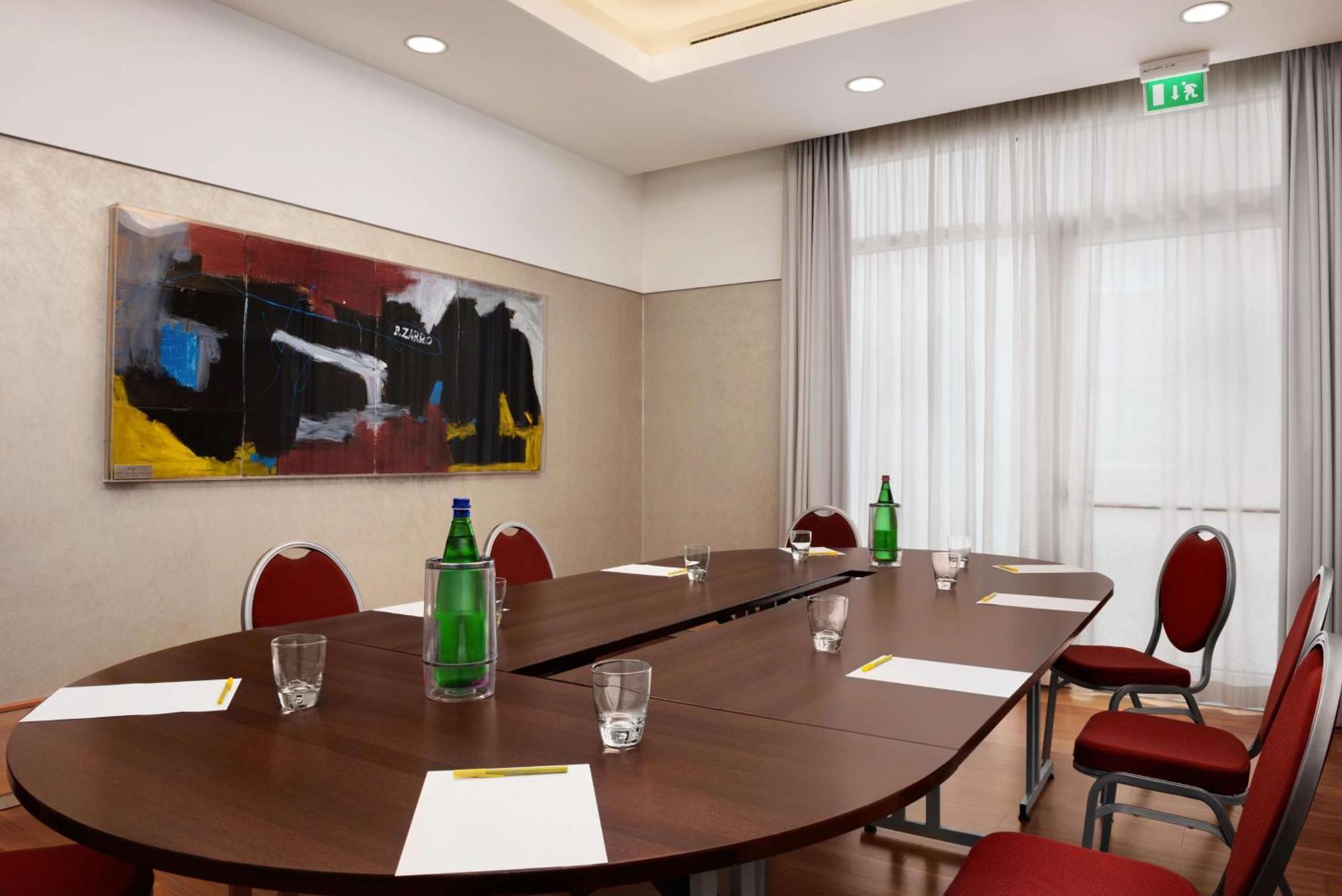 Hilton Garden Inn Rome Airport Фиумичино Екстериор снимка