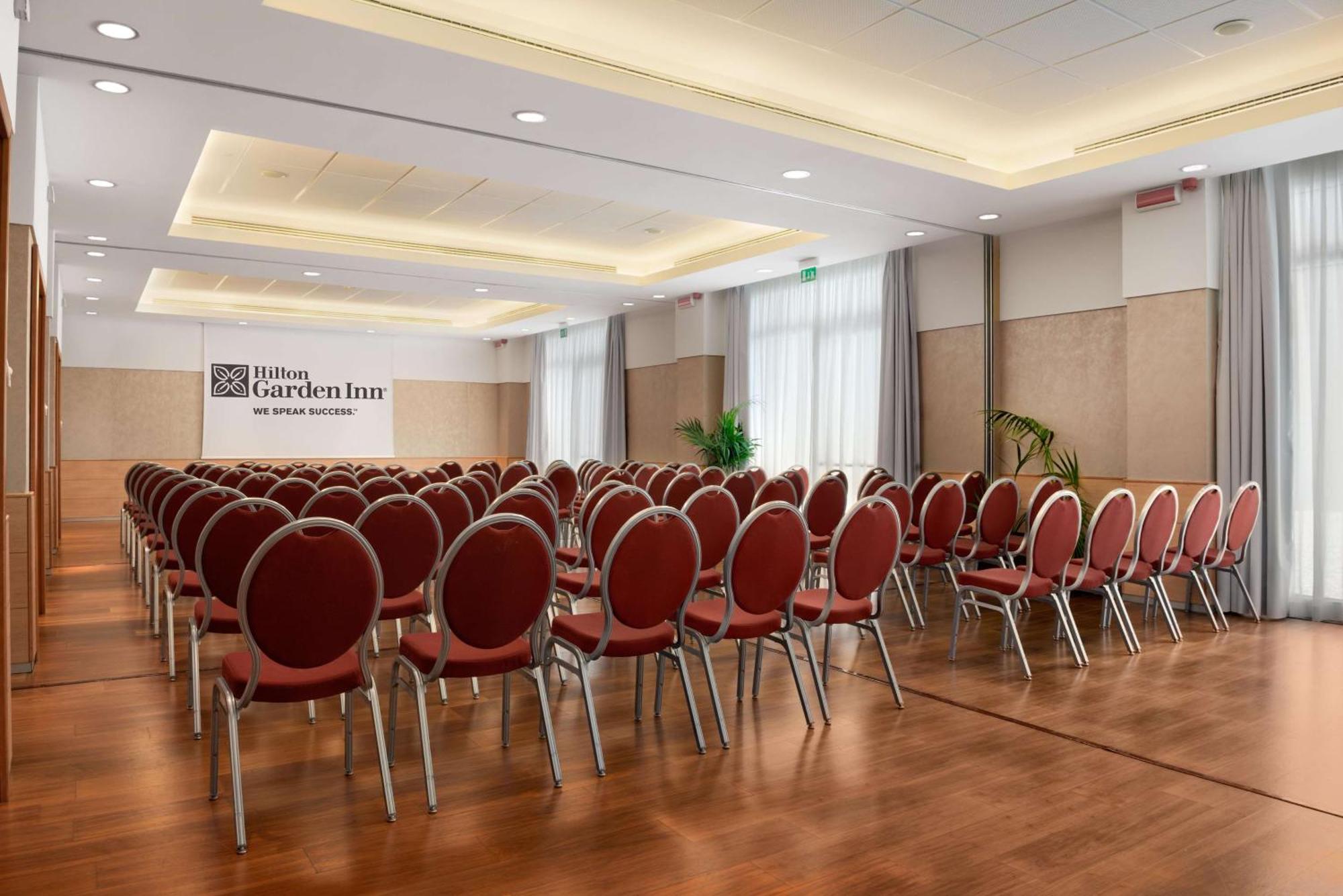 Hilton Garden Inn Rome Airport Фиумичино Екстериор снимка