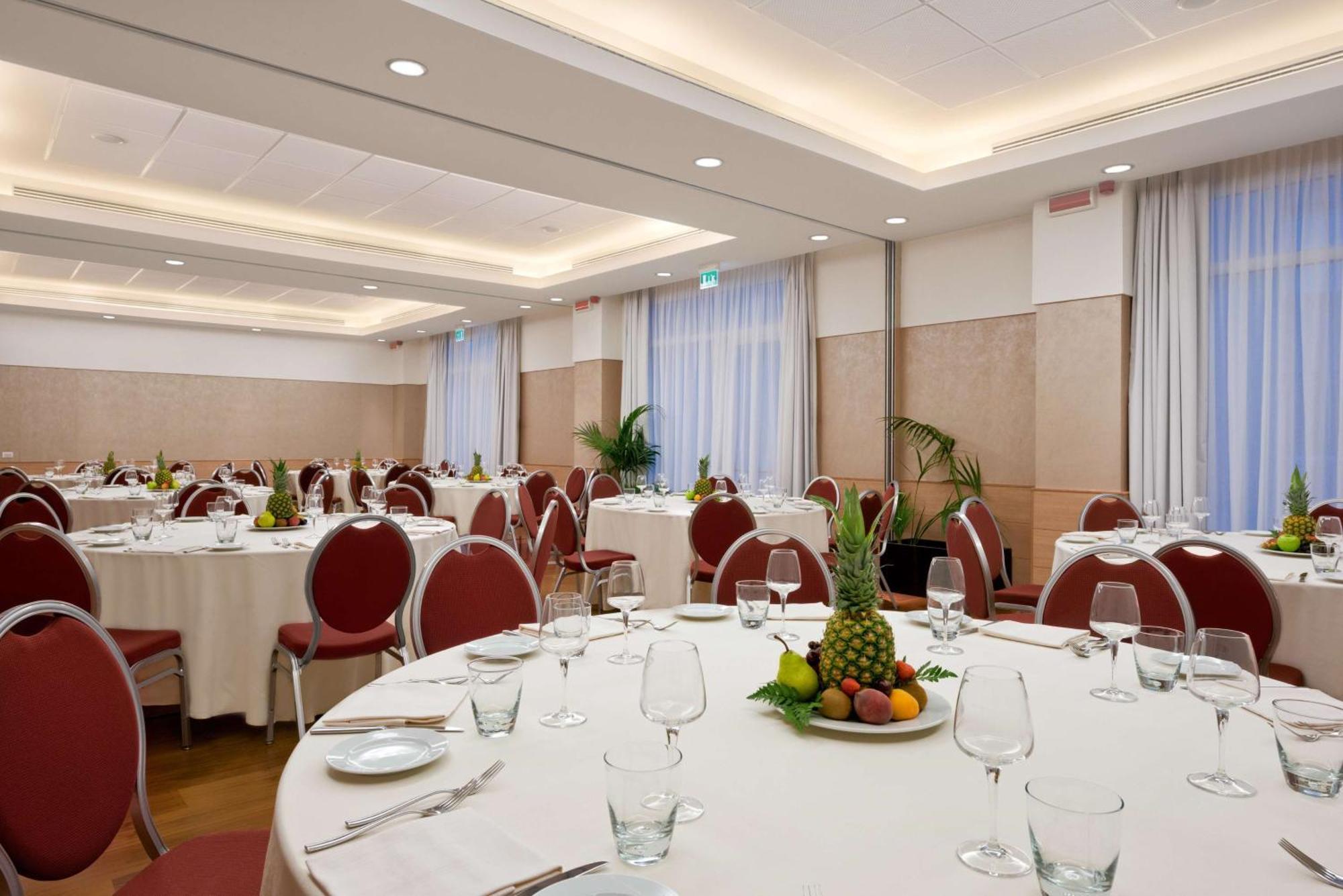 Hilton Garden Inn Rome Airport Фиумичино Екстериор снимка