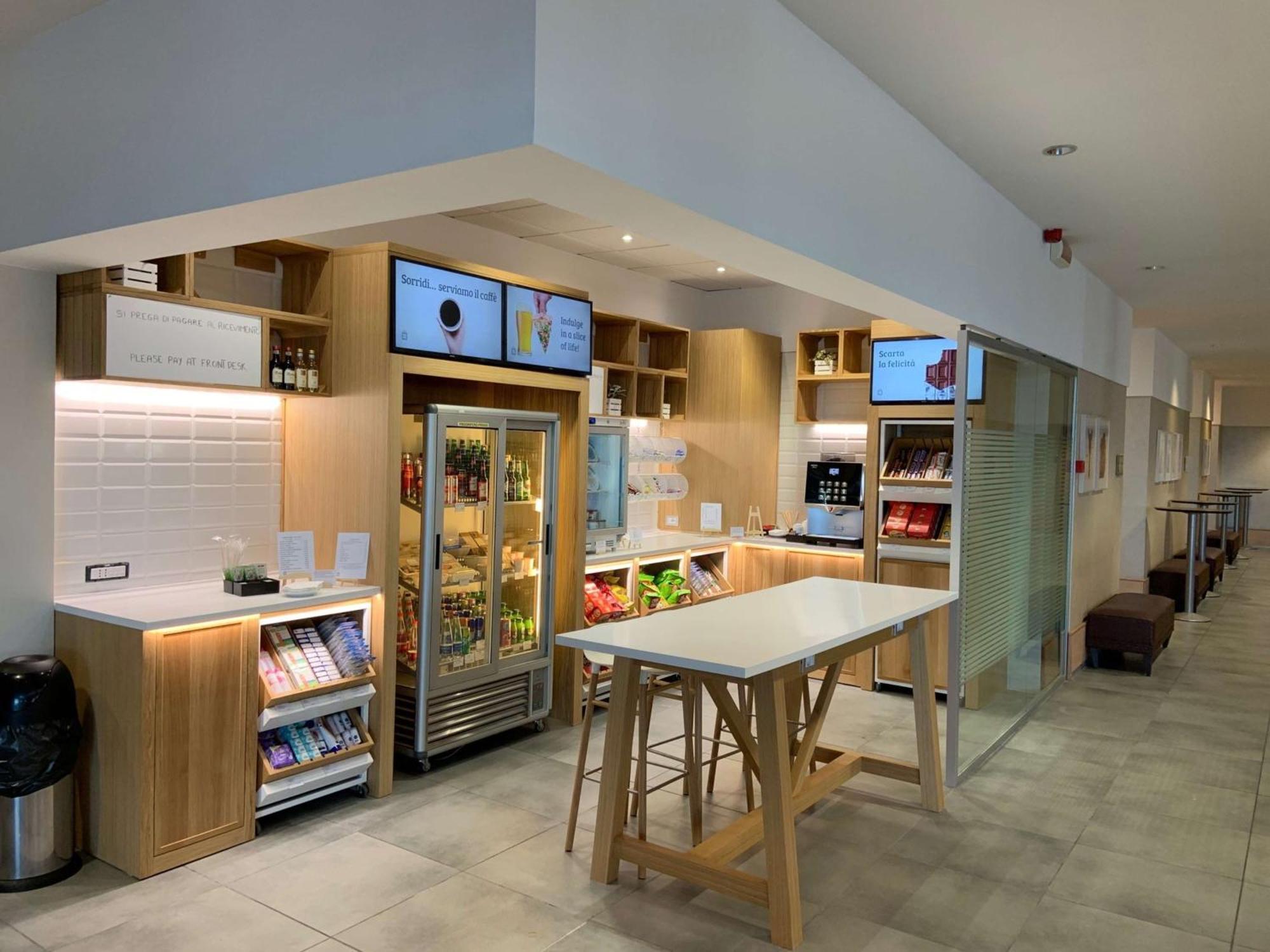 Hilton Garden Inn Rome Airport Фиумичино Екстериор снимка