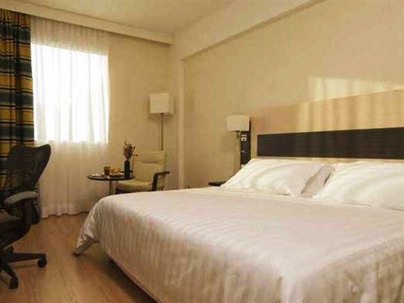 Hilton Garden Inn Rome Airport Фиумичино Екстериор снимка