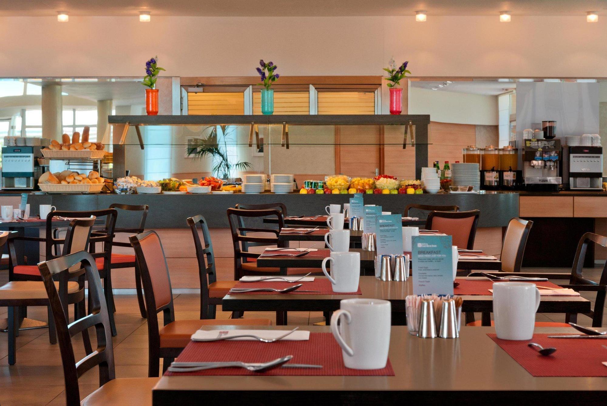 Hilton Garden Inn Rome Airport Фиумичино Екстериор снимка