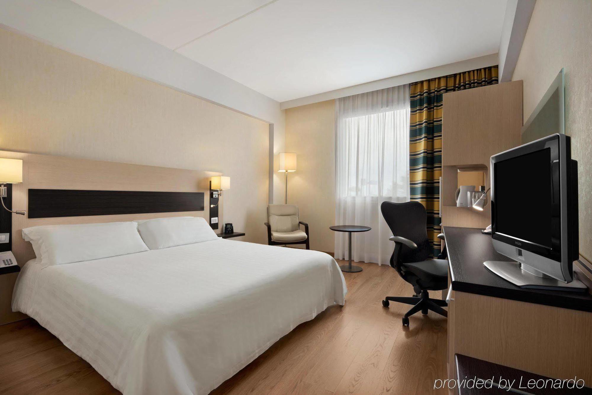 Hilton Garden Inn Rome Airport Фиумичино Екстериор снимка