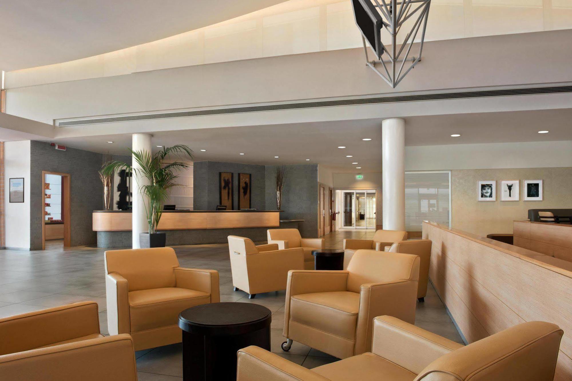 Hilton Garden Inn Rome Airport Фиумичино Екстериор снимка